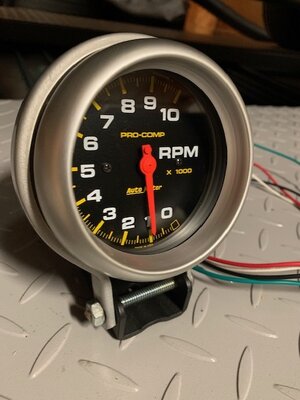 Autometer Tach.jpg