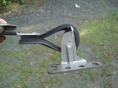 CarquestExhstrap4.JPG