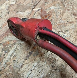 Pos Battery Cable bad Alt Wire.jpg